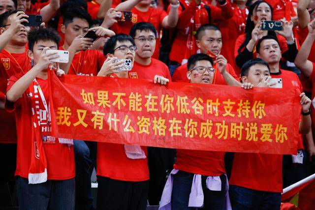晋级功臣！阿尔瓦雷斯社媒晒庆祝进球照片：谢谢阿根廷